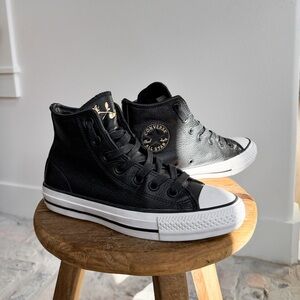 Converse CTAS Pro High | Women’s 7/Men’s 5 | Black, Gold